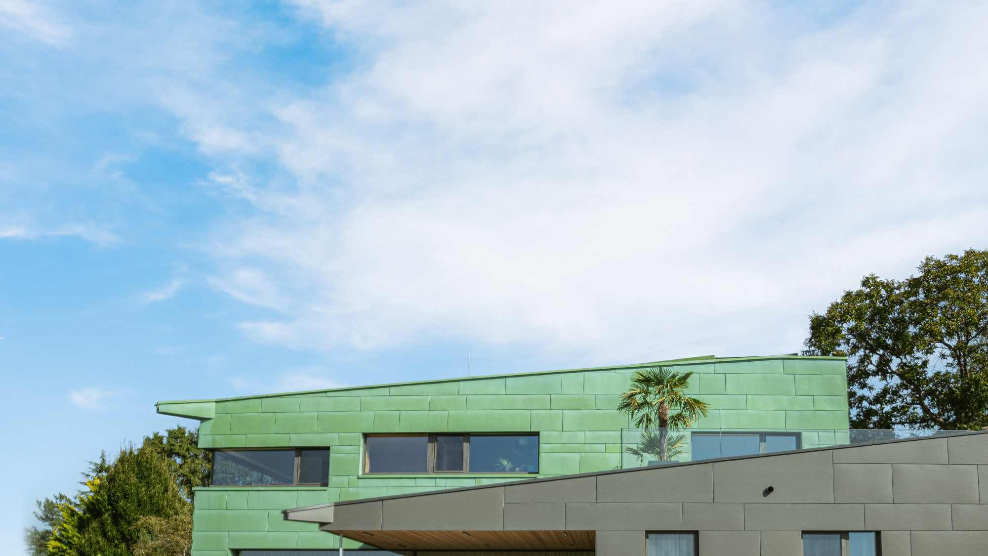 Spitzer-Dach-Titelbild-Fassade